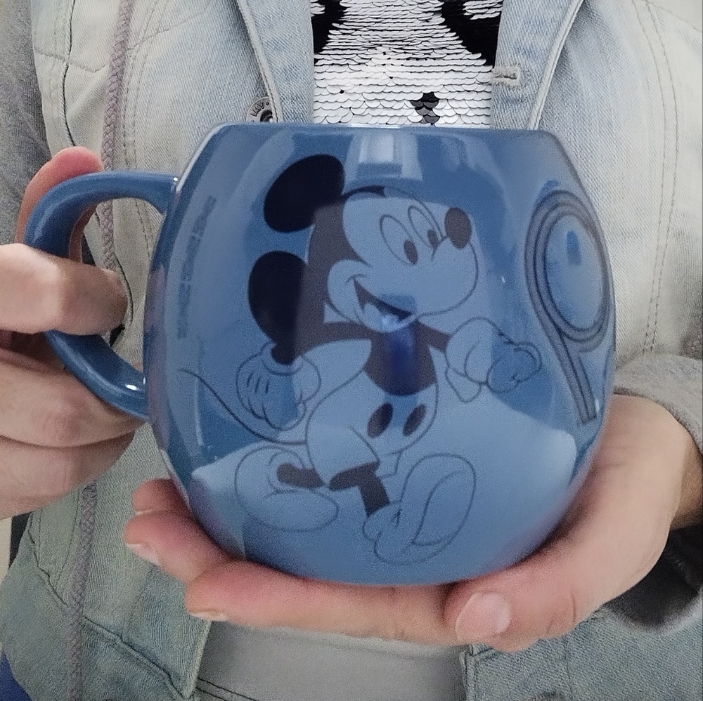 Walt Disney World Theme Park 2019 Large Blue Ceramic Mickey Mouse Coffee Mug Cup